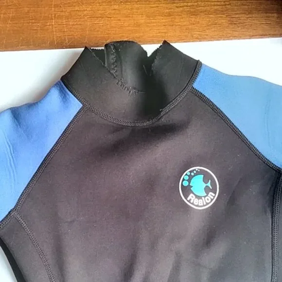 Realon kids size 14 short sleeve wetsuit - Picture 6 of 7
